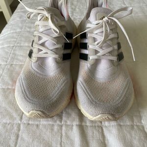 Womens Adidas Ultra boost sneakers in white size 9.5